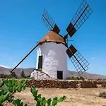 Holiday home Encantadora Casita Con Molino Y Piscina Antigua (Fuerteventura)